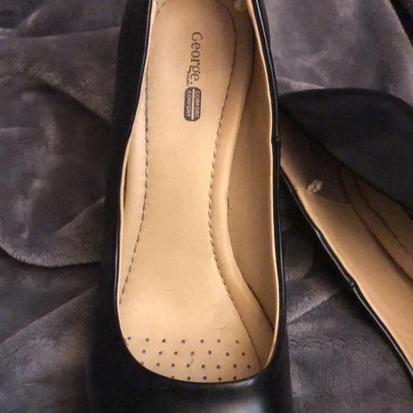 Black patten leather look.Size 9. Great condition.Very comfortable for work - Picture 7 of 7